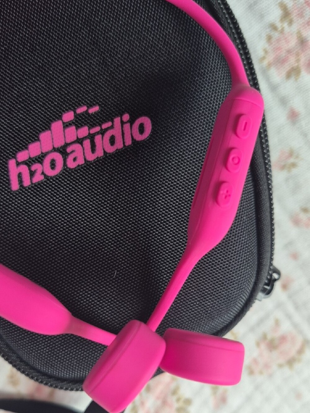 Pink Waterproof Bone Conduction Headphones - Picture 4 of 5